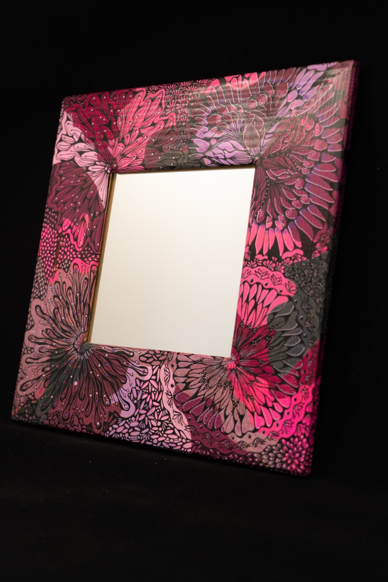 Miroir encadré de cuir peint à motifs, L'Atelier de Maîtresse