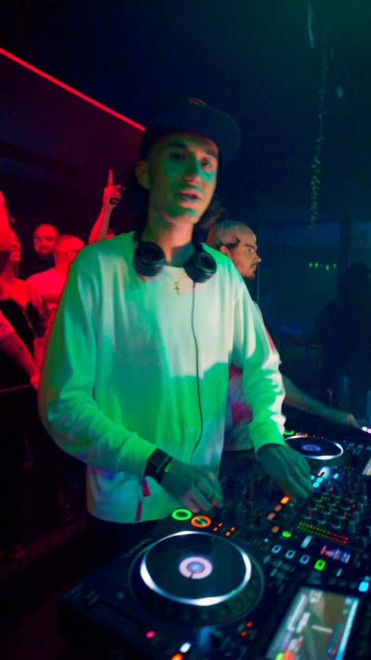 Suivi contenu à l'année du DJ Varon Jr